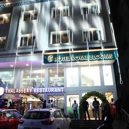 Hotel Royal Blooms Bangalore Extérieur photo