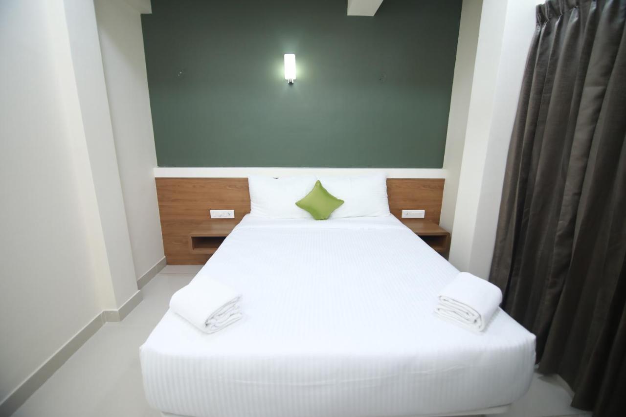 Hotel Royal Blooms Bangalore Extérieur photo